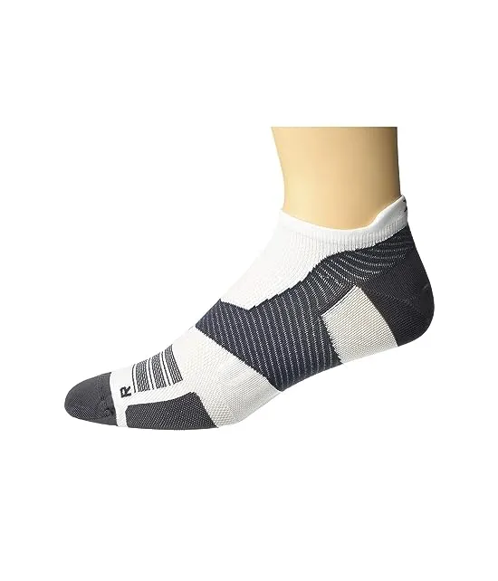 https://images.styletyx.com/images/vectr-ultralight-no-show-socks-2xu-2776508_1.webp