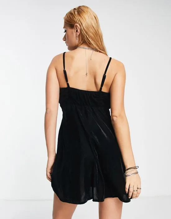 https://images.styletyx.com/images/velvet-mini-dress-in-black-bolongaro-trevor-13063174_2.webp