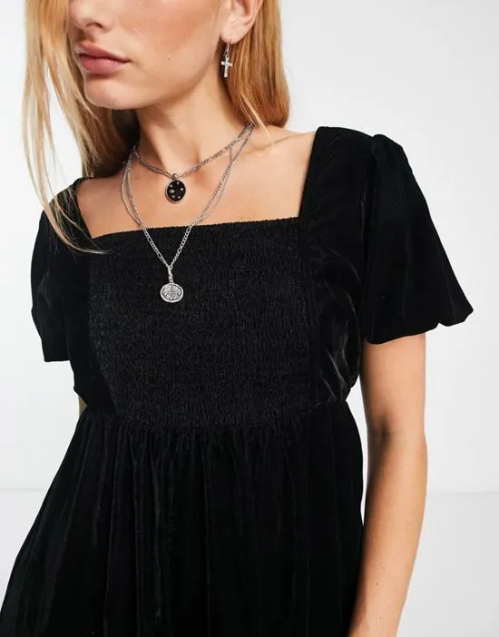 https://images.styletyx.com/images/velvet-mini-smock-dress-in-black-bolongaro-trevor-13063175_3.webp