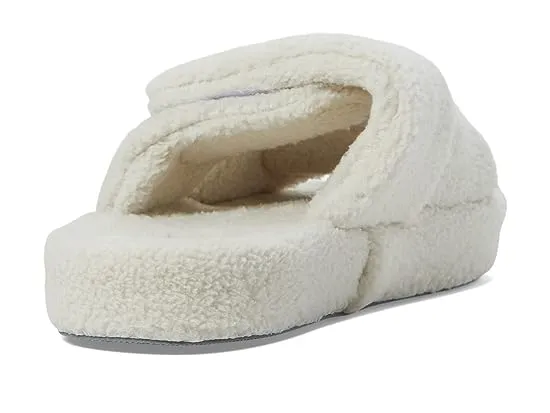 https://images.styletyx.com/images/vera-recycled-fleece-adjustable-strap-slide-skin-2565788_5.webp
