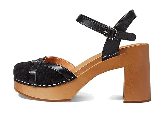 https://images.styletyx.com/images/vintage-suede-sandal-swedish-hasbeens-873298838_3.webp