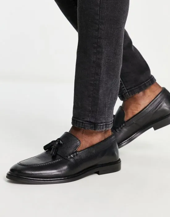 https://images.styletyx.com/images/walk-london-west-tassel-loafers-in-black-pebble-leather-walk-london-1869071_4.webp