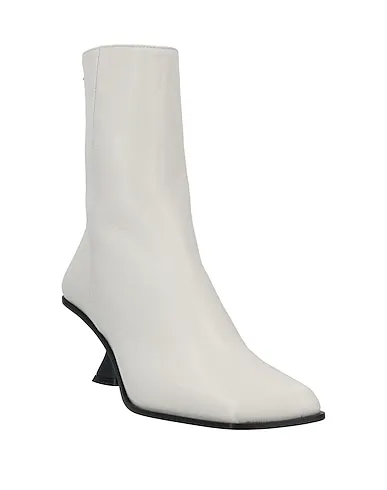 https://images.styletyx.com/images/white-ankle-boot-mnt-vce-coulture-brand-1522292_2.webp
