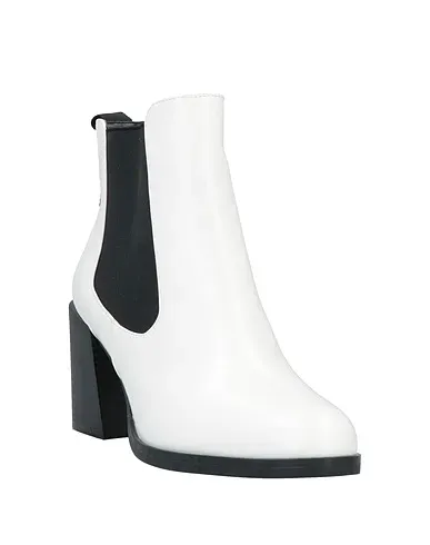 https://images.styletyx.com/images/white-ankle-boot-my-twin-twinset-13142956_2.webp