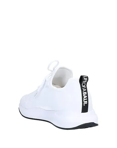 https://images.styletyx.com/images/white-canvas-sneakers-balr-3269864_3.webp
