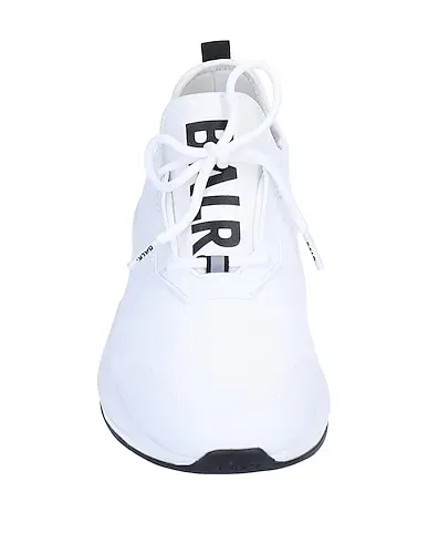 https://images.styletyx.com/images/white-canvas-sneakers-balr-3269864_4.webp