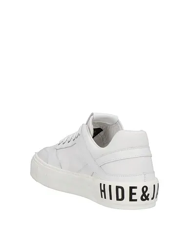 https://images.styletyx.com/images/white-canvas-sneakers-hide-jack-3100447_3.webp