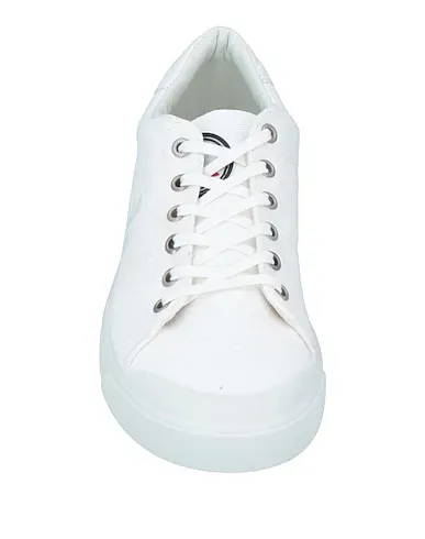 https://images.styletyx.com/images/white-canvas-sneakers-le-coq-sportif-13606571_4.webp