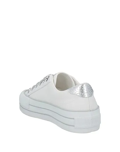 https://images.styletyx.com/images/white-canvas-sneakers-manila-grace-2873799_3.webp