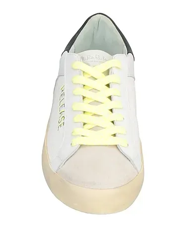 https://images.styletyx.com/images/white-canvas-sneakers-nira-rubens-13013093_4.webp