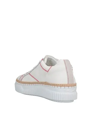 https://images.styletyx.com/images/white-canvas-sneakers-voile-blanche-13302917_3.webp