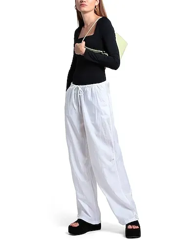 https://images.styletyx.com/images/white-casual-pants-topshop-oversized-balloon-nylon-parachute-pant-in-white-topshop-3047014_3.webp