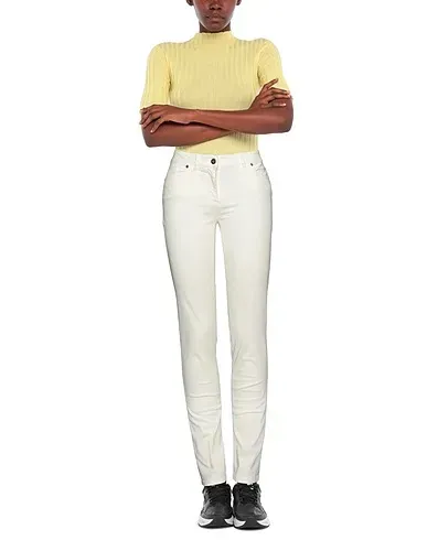 https://images.styletyx.com/images/white-cotton-twill-casual-pants-airfield-1309880_2.webp