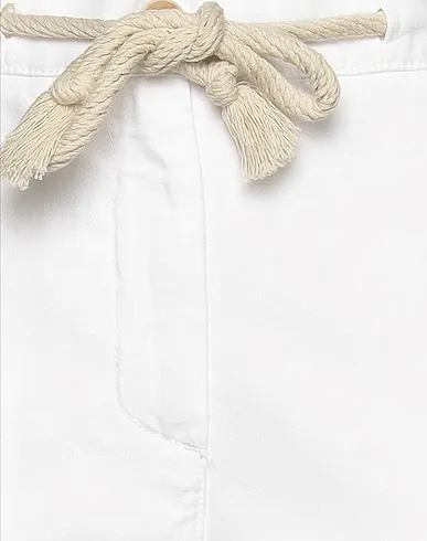 https://images.styletyx.com/images/white-cotton-twill-casual-pants-eleventy-970138_4.webp