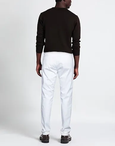 https://images.styletyx.com/images/white-cotton-twill-casual-pants-luigi-borrelli-napoli-13228317_3.webp