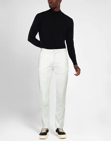 https://images.styletyx.com/images/white-cotton-twill-casual-pants-norse-projects-15674820_2.webp