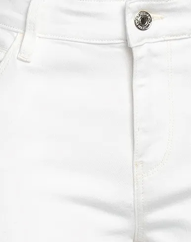https://images.styletyx.com/images/white-denim-denim-pants-guess-1132712217_4.webp