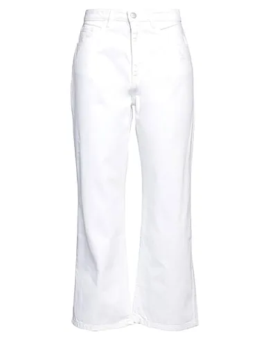 https://images.styletyx.com/images/white-denim-denim-pants-icon-denim-13102021_1.webp