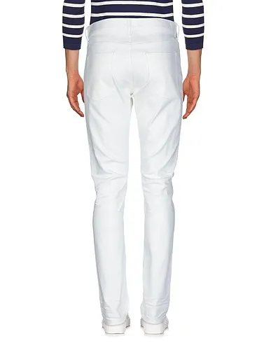 https://images.styletyx.com/images/white-denim-denim-pants-john-elliott-1517571_3.webp