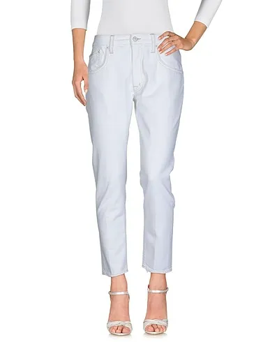 https://images.styletyx.com/images/white-denim-denim-pants-people-2557315_2.webp