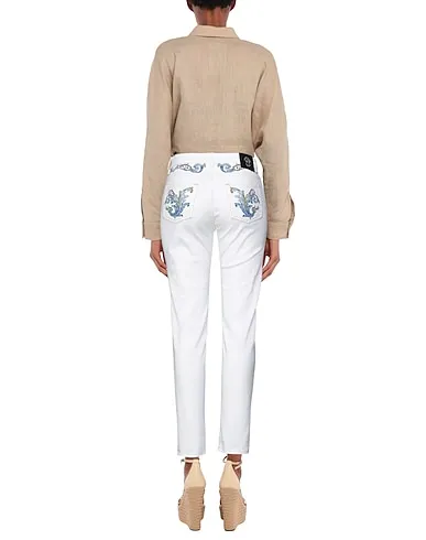 https://images.styletyx.com/images/white-denim-denim-pants-versace-1421043_3.webp
