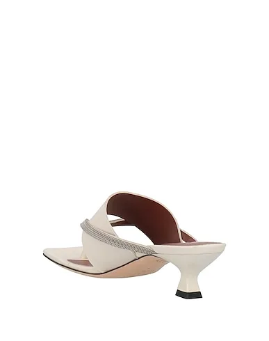 https://images.styletyx.com/images/white-flip-flops-evaluna-470538552_3.webp