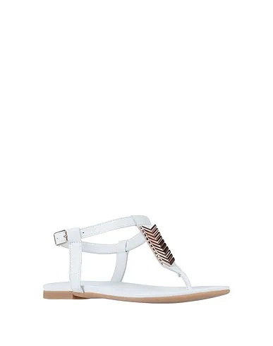 https://images.styletyx.com/images/white-flip-flops-inuovo-3051677_2.webp