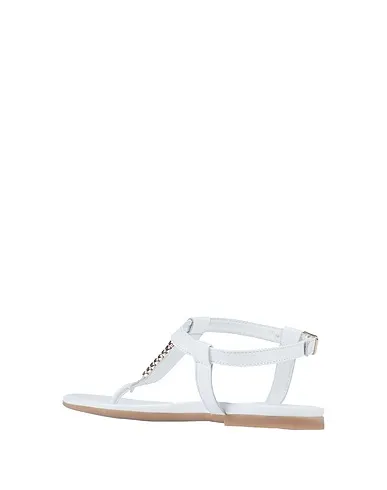 https://images.styletyx.com/images/white-flip-flops-inuovo-3051677_3.webp