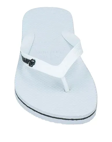 https://images.styletyx.com/images/white-flip-flops-philipp-plein-3259491_4.webp