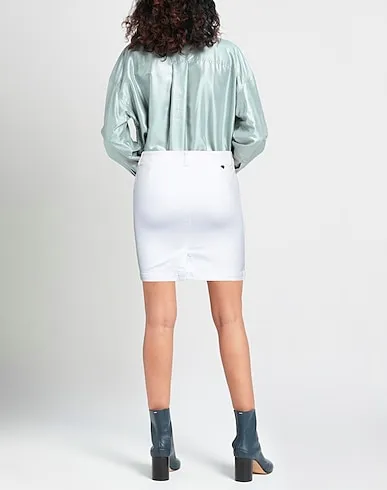 https://images.styletyx.com/images/white-gabardine-mini-skirt-blugirl-blumarine-12983640_3.webp