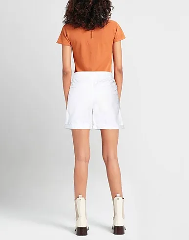 https://images.styletyx.com/images/white-gabardine-shorts-bermuda-drykorn-1624667_3.webp