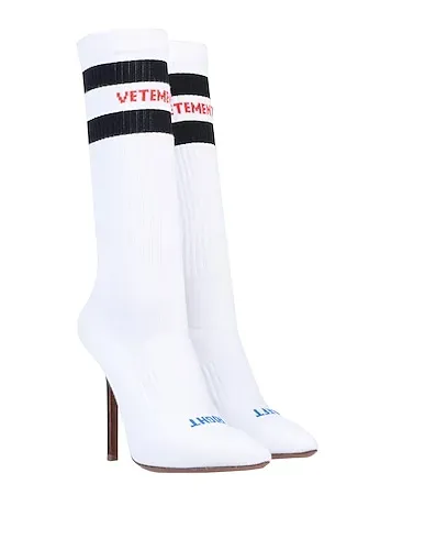 https://images.styletyx.com/images/white-knitted-ankle-boot-vetements-971371_3.webp