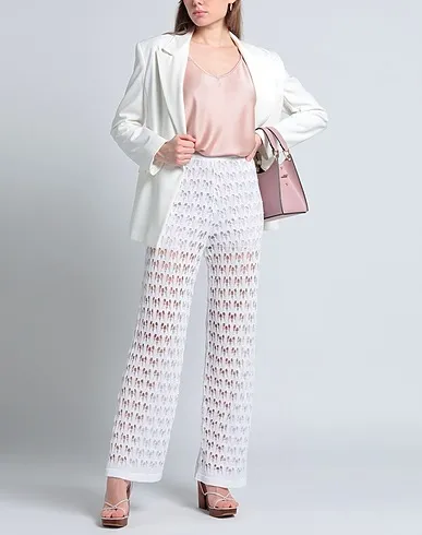 https://images.styletyx.com/images/white-knitted-casual-pants-snobby-sheep-13032627_2.webp