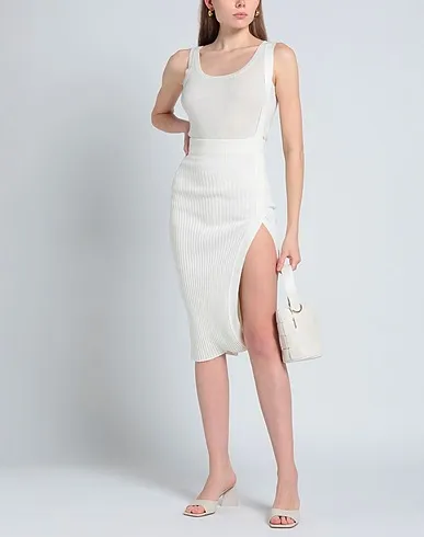 https://images.styletyx.com/images/white-knitted-midi-skirt-andreadamo-13066417_2.webp