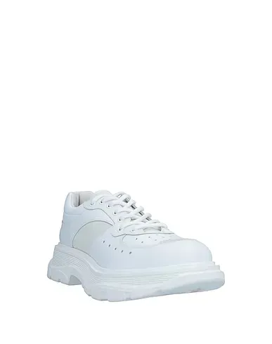 https://images.styletyx.com/images/white-laced-shoes-alexander-mcqueen-1680140_2.webp