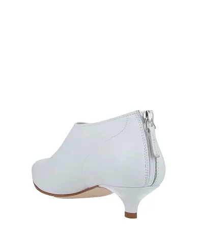 https://images.styletyx.com/images/white-leather-ankle-boot-emanuela-passeri-1325734_3.webp