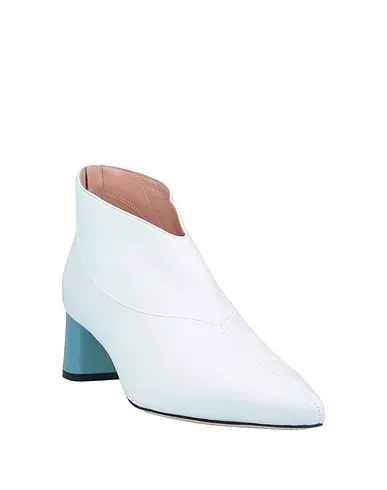 https://images.styletyx.com/images/white-leather-ankle-boot-emilio-pucci-890252_2.webp