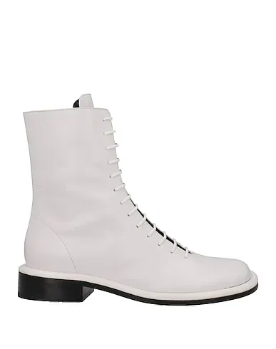 https://images.styletyx.com/images/white-leather-ankle-boot-proenza-schouler-3294360_1.webp