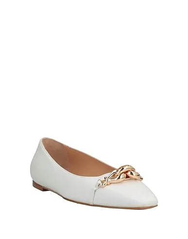 https://images.styletyx.com/images/white-leather-ballet-flats-baldinini-2885729_2.webp