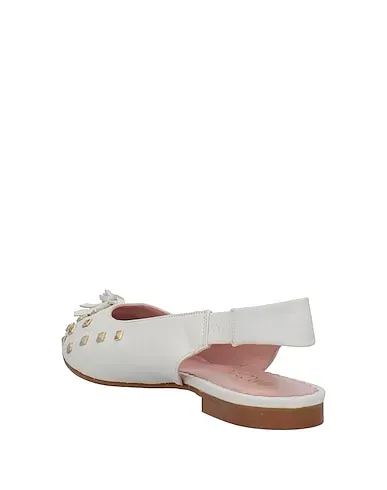 https://images.styletyx.com/images/white-leather-ballet-flats-marc-cain-13077817_3.webp