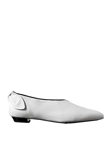 https://images.styletyx.com/images/white-leather-ballet-flats-proenza-schouler-1029363_1.webp