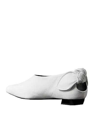 https://images.styletyx.com/images/white-leather-ballet-flats-proenza-schouler-1029363_3.webp