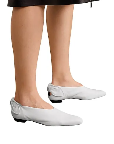 https://images.styletyx.com/images/white-leather-ballet-flats-proenza-schouler-1029363_4.webp