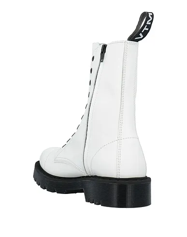 https://images.styletyx.com/images/white-leather-boots-vetements-12992940_3.webp