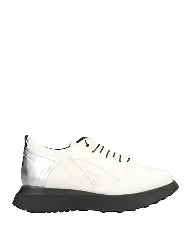 https://images.styletyx.com/images/white-leather-laced-shoes-1725-a-3191121_1.webp