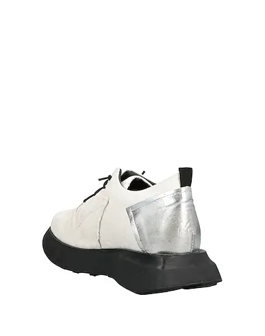 https://images.styletyx.com/images/white-leather-laced-shoes-1725-a-3191121_3.webp