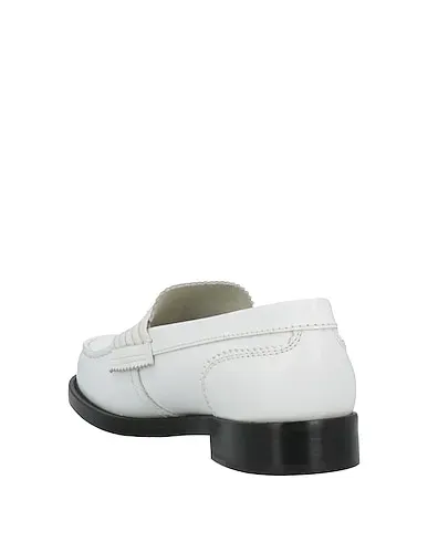 https://images.styletyx.com/images/white-leather-loafers-college-13314229_3.webp