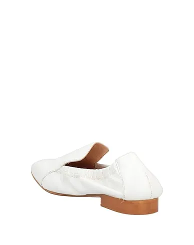 https://images.styletyx.com/images/white-leather-loafers-formentini-873016615_3.webp