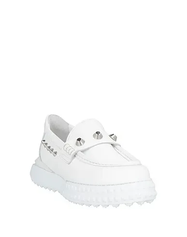 https://images.styletyx.com/images/white-leather-loafers-mich-e-simon-873933676_2.webp