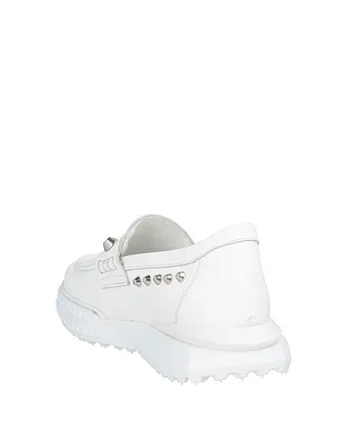 https://images.styletyx.com/images/white-leather-loafers-mich-e-simon-873933676_3.webp
